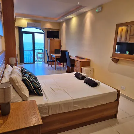 Blue Haven Seafront Apartment Marsalforn