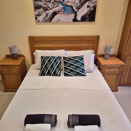 Blue Haven Seafront Apartment *