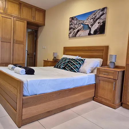 Blue Haven Seafront * Marsalforn